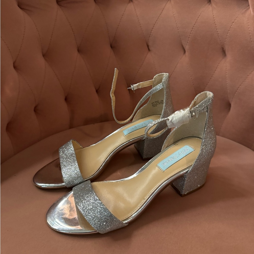 BETSY JOHNSON SILVER HEEL